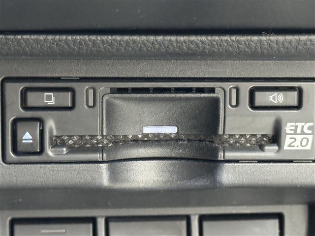 プリウス Ｇ　純正ＤＡナビ　全方位カメラ　前方ドライブレコーダー　レーダー探知機　ＥＴＣ２．０　トヨタセーフティセンス　アクセル踏み間違い防止　ＢＳＭ　寒冷地仕様　シートヒーター　純正１９インチＡＷ　ＬＥＤライト（12枚目）