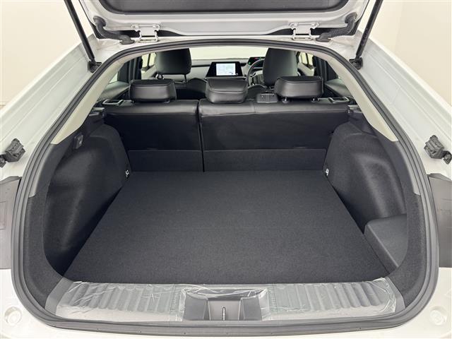 プリウス Ｇ　純正ＤＡナビ　全方位カメラ　前方ドライブレコーダー　レーダー探知機　ＥＴＣ２．０　トヨタセーフティセンス　アクセル踏み間違い防止　ＢＳＭ　寒冷地仕様　シートヒーター　純正１９インチＡＷ　ＬＥＤライト（16枚目）