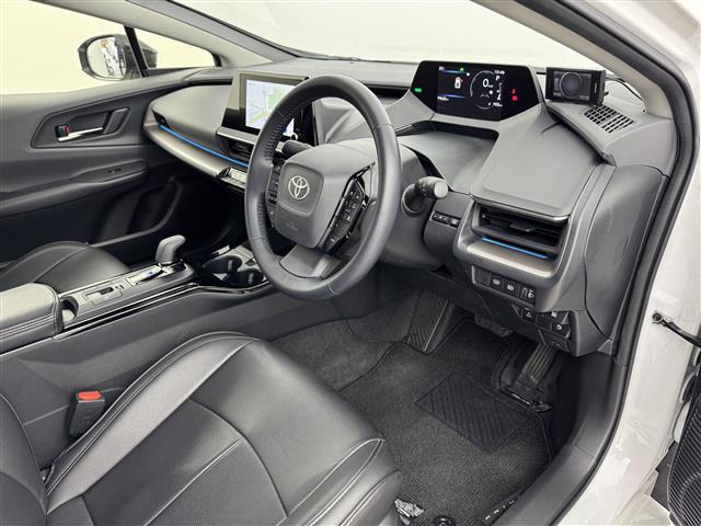 プリウス Ｇ　純正ＤＡナビ　全方位カメラ　前方ドライブレコーダー　レーダー探知機　ＥＴＣ２．０　トヨタセーフティセンス　アクセル踏み間違い防止　ＢＳＭ　寒冷地仕様　シートヒーター　純正１９インチＡＷ　ＬＥＤライト（24枚目）