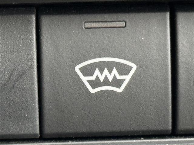 プリウス Ｇ　純正ＤＡナビ　全方位カメラ　前方ドライブレコーダー　レーダー探知機　ＥＴＣ２．０　トヨタセーフティセンス　アクセル踏み間違い防止　ＢＳＭ　寒冷地仕様　シートヒーター　純正１９インチＡＷ　ＬＥＤライト（27枚目）