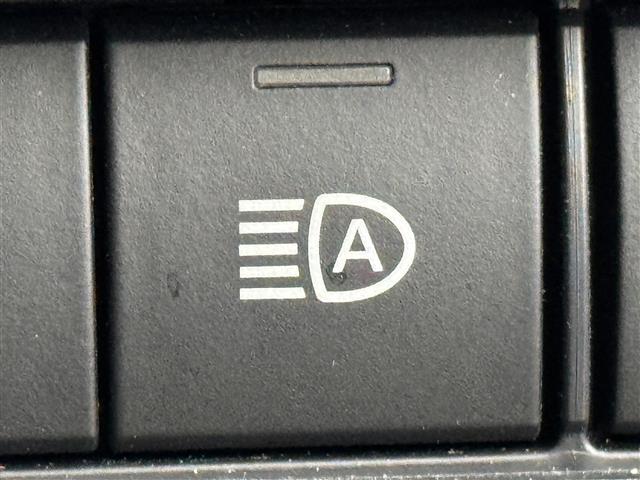 プリウス Ｇ　純正ＤＡナビ　全方位カメラ　前方ドライブレコーダー　レーダー探知機　ＥＴＣ２．０　トヨタセーフティセンス　アクセル踏み間違い防止　ＢＳＭ　寒冷地仕様　シートヒーター　純正１９インチＡＷ　ＬＥＤライト（28枚目）