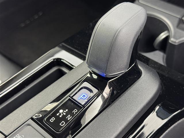 プリウス Ｇ　純正ＤＡナビ　全方位カメラ　前方ドライブレコーダー　レーダー探知機　ＥＴＣ２．０　トヨタセーフティセンス　アクセル踏み間違い防止　ＢＳＭ　寒冷地仕様　シートヒーター　純正１９インチＡＷ　ＬＥＤライト（32枚目）