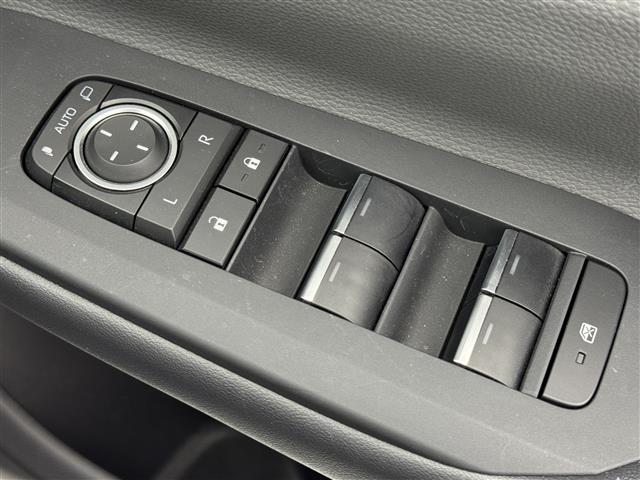 プリウス Ｇ　純正ＤＡナビ　全方位カメラ　前方ドライブレコーダー　レーダー探知機　ＥＴＣ２．０　トヨタセーフティセンス　アクセル踏み間違い防止　ＢＳＭ　寒冷地仕様　シートヒーター　純正１９インチＡＷ　ＬＥＤライト（34枚目）