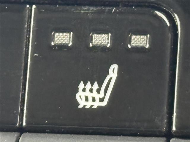 プリウス Ｇ　純正ＤＡ／フルセグＴＶ　バックカメラ　ビルトインＥＴＣ２．０　レーダークルーズコントロール　コーナーセンサー　衝突被害軽減ブレーキ　レーンキープ　アクセル踏み間違い防止　ＢＳＭ　シートヒーター　ＬＥＤ（12枚目）