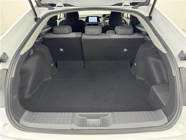 プリウス Ｇ　純正ＤＡ／フルセグＴＶ　バックカメラ　ビルトインＥＴＣ２．０　レーダークルーズコントロール　コーナーセンサー　衝突被害軽減ブレーキ　レーンキープ　アクセル踏み間違い防止　ＢＳＭ　シートヒーター　ＬＥＤ（16枚目）