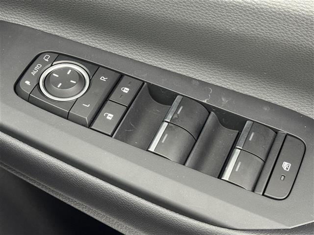 プリウス Ｇ　純正ＤＡ／フルセグＴＶ　バックカメラ　ビルトインＥＴＣ２．０　レーダークルーズコントロール　コーナーセンサー　衝突被害軽減ブレーキ　レーンキープ　アクセル踏み間違い防止　ＢＳＭ　シートヒーター　ＬＥＤ（32枚目）