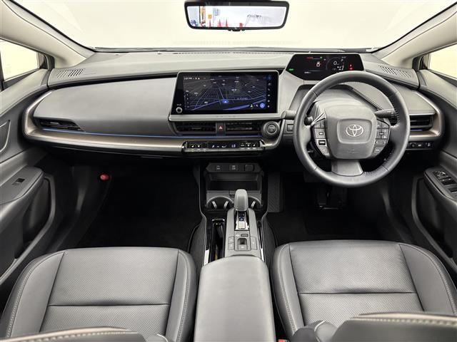 プリウス Ｚ　ワンオーナー　純正１２．３型ＤＡナビ　全方位カメラ　ワイヤレス充電　セーフティセンス　アクセル踏み間違防止　パーキングアシスト　シートベンチレーション／ヒーター　ステアリングヒーター　パワーバックドア（2枚目）