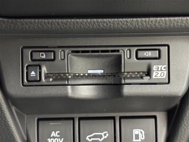 プリウス Ｚ　ワンオーナー　純正１２．３型ＤＡナビ　全方位カメラ　ワイヤレス充電　セーフティセンス　アクセル踏み間違防止　パーキングアシスト　シートベンチレーション／ヒーター　ステアリングヒーター　パワーバックドア（13枚目）