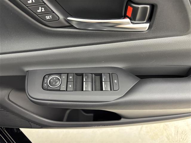 プリウス Ｚ　ワンオーナー　純正１２．３型ＤＡナビ　全方位カメラ　ワイヤレス充電　セーフティセンス　アクセル踏み間違防止　パーキングアシスト　シートベンチレーション／ヒーター　ステアリングヒーター　パワーバックドア（36枚目）