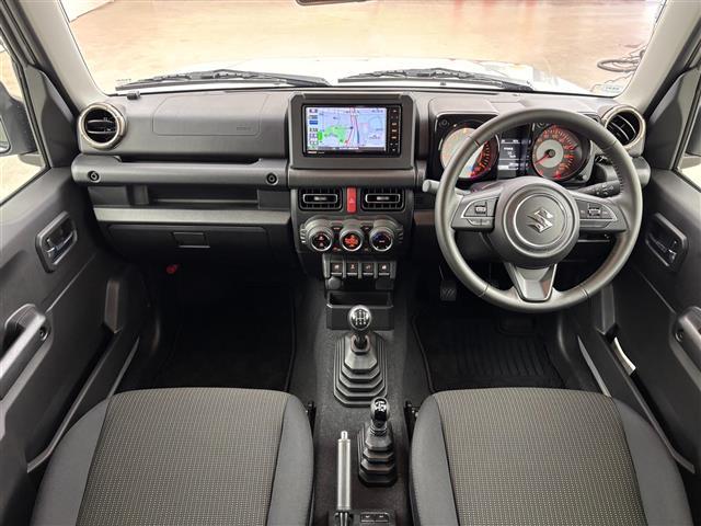 ジムニーシエラ ＪＣ　純正ナビ　４ＷＤ　バックカメラ　衝突軽減被害システム　クルーズコントロール　レーンキープ　ダウンヒルアシスト　ＢＳＭ　アイドリングストップ　横滑り防止　シートヒーター　背面タイヤ　純正１５インチＡＷ（2枚目）