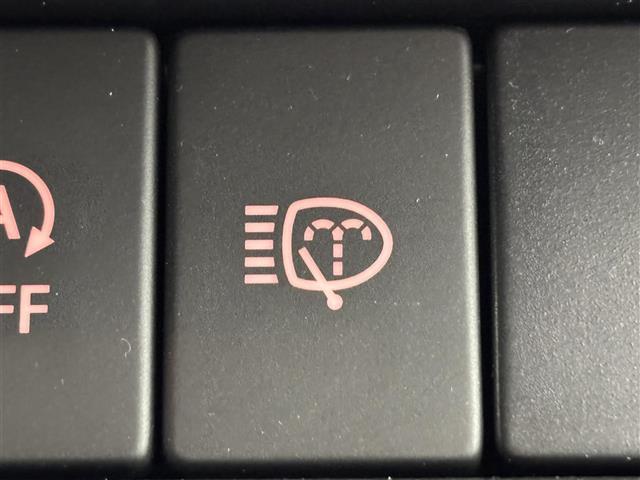 ジムニーシエラ ＪＣ　純正ナビ　４ＷＤ　バックカメラ　衝突軽減被害システム　クルーズコントロール　レーンキープ　ダウンヒルアシスト　ＢＳＭ　アイドリングストップ　横滑り防止　シートヒーター　背面タイヤ　純正１５インチＡＷ（11枚目）