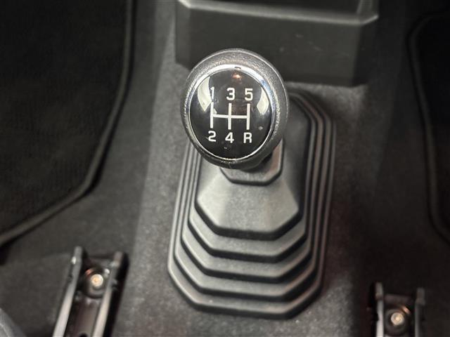 ジムニーシエラ ＪＣ　純正ナビ　４ＷＤ　バックカメラ　衝突軽減被害システム　クルーズコントロール　レーンキープ　ダウンヒルアシスト　ＢＳＭ　アイドリングストップ　横滑り防止　シートヒーター　背面タイヤ　純正１５インチＡＷ（29枚目）