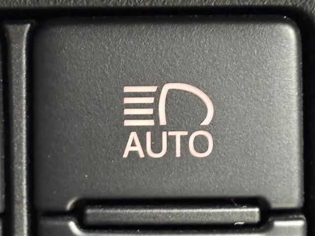 ヴォクシー ZS 煌II ワンオーナー 純正9型ナビ バックカメラ ビルトインETC 前後ドラレコ クルーズコントロール コーナーセンサー 衝突軽減ブレーキ レーンキープ アクセル踏み間違い防止 両側電動スライドドア LED(9枚目)