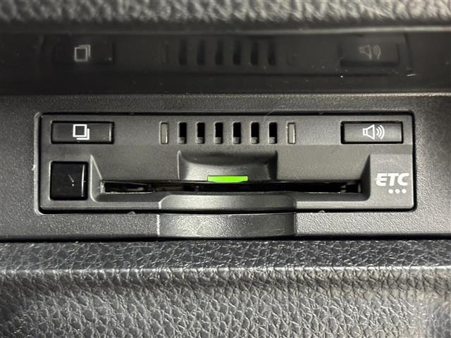 ヴォクシー ZS 煌II ワンオーナー 純正9型ナビ バックカメラ ビルトインETC 前後ドラレコ クルーズコントロール コーナーセンサー 衝突軽減ブレーキ レーンキープ アクセル踏み間違い防止 両側電動スライドドア LED(12枚目)