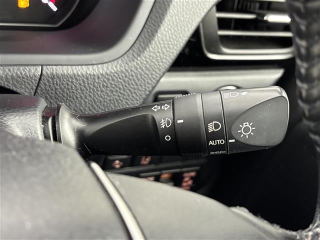 ヴォクシー ZS 煌II ワンオーナー 純正9型ナビ バックカメラ ビルトインETC 前後ドラレコ クルーズコントロール コーナーセンサー 衝突軽減ブレーキ レーンキープ アクセル踏み間違い防止 両側電動スライドドア LED(27枚目)