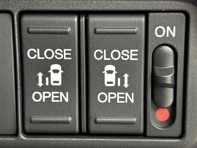 フリード ｅ：ＨＥＶクロスター　登録済未使用車　純正９型ナビ／フルセグＴＶ／ＢＴ　両側パワースライドドア　バックカメラ　レーダークルーズコントロール　ＢＳＭ　衝突軽減被害システム　レーンキープ　コーナーセンサー　シートヒーター（6枚目）