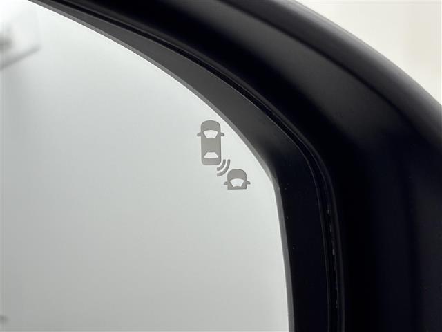 フリード ｅ：ＨＥＶクロスター　登録済未使用車　純正９型ナビ／フルセグＴＶ／ＢＴ　両側パワースライドドア　バックカメラ　レーダークルーズコントロール　ＢＳＭ　衝突軽減被害システム　レーンキープ　コーナーセンサー　シートヒーター（8枚目）