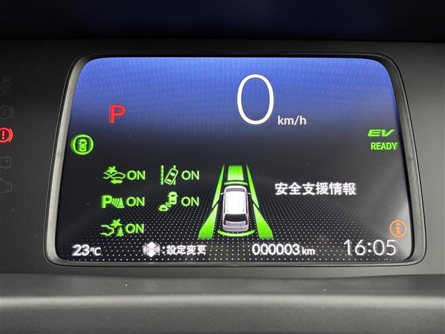 フリード ｅ：ＨＥＶクロスター　登録済未使用車　純正９型ナビ／フルセグＴＶ／ＢＴ　両側パワースライドドア　バックカメラ　レーダークルーズコントロール　ＢＳＭ　衝突軽減被害システム　レーンキープ　コーナーセンサー　シートヒーター（9枚目）