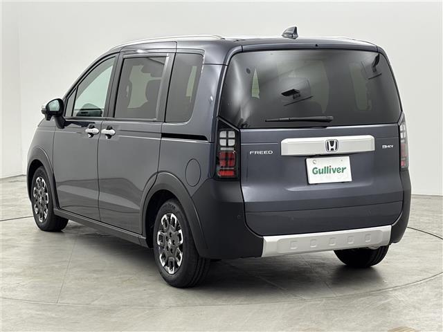 フリード ｅ：ＨＥＶクロスター　登録済未使用車　純正９型ナビ／フルセグＴＶ／ＢＴ　両側パワースライドドア　バックカメラ　レーダークルーズコントロール　ＢＳＭ　衝突軽減被害システム　レーンキープ　コーナーセンサー　シートヒーター（20枚目）