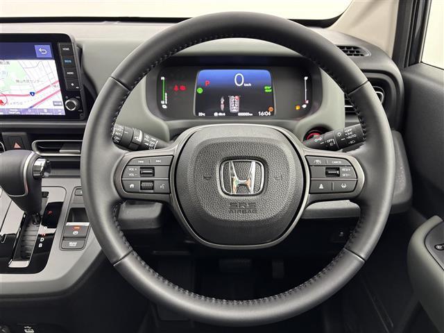 フリード ｅ：ＨＥＶクロスター　登録済未使用車　純正９型ナビ／フルセグＴＶ／ＢＴ　両側パワースライドドア　バックカメラ　レーダークルーズコントロール　ＢＳＭ　衝突軽減被害システム　レーンキープ　コーナーセンサー　シートヒーター（23枚目）