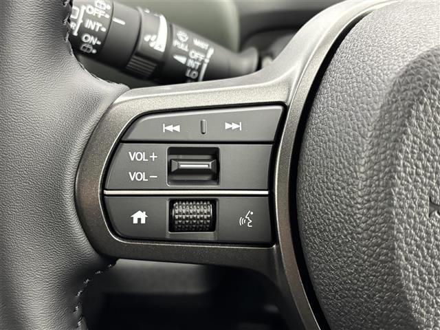 フリード ｅ：ＨＥＶクロスター　登録済未使用車　純正９型ナビ／フルセグＴＶ／ＢＴ　両側パワースライドドア　バックカメラ　レーダークルーズコントロール　ＢＳＭ　衝突軽減被害システム　レーンキープ　コーナーセンサー　シートヒーター（24枚目）