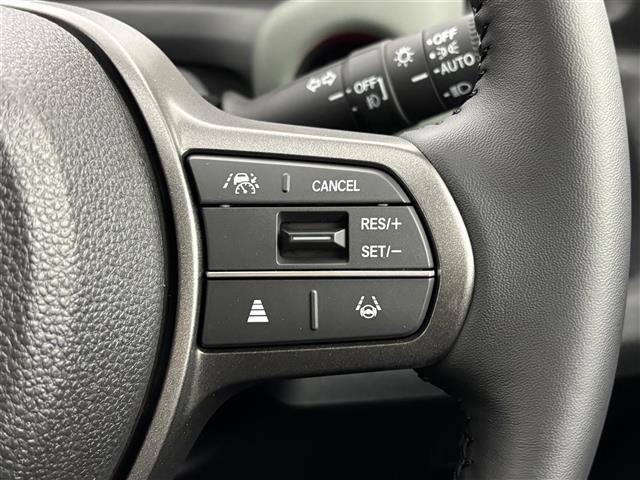 フリード ｅ：ＨＥＶクロスター　登録済未使用車　純正９型ナビ／フルセグＴＶ／ＢＴ　両側パワースライドドア　バックカメラ　レーダークルーズコントロール　ＢＳＭ　衝突軽減被害システム　レーンキープ　コーナーセンサー　シートヒーター（25枚目）