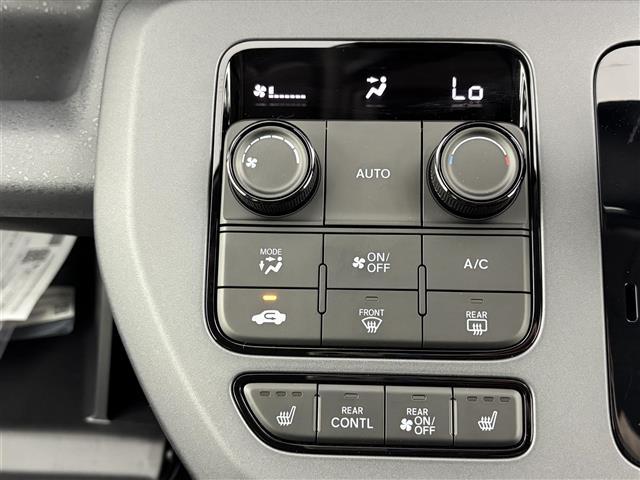 フリード ｅ：ＨＥＶクロスター　登録済未使用車　純正９型ナビ／フルセグＴＶ／ＢＴ　両側パワースライドドア　バックカメラ　レーダークルーズコントロール　ＢＳＭ　衝突軽減被害システム　レーンキープ　コーナーセンサー　シートヒーター（28枚目）