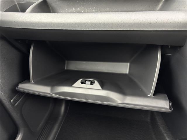 フリード ｅ：ＨＥＶクロスター　登録済未使用車　純正９型ナビ／フルセグＴＶ／ＢＴ　両側パワースライドドア　バックカメラ　レーダークルーズコントロール　ＢＳＭ　衝突軽減被害システム　レーンキープ　コーナーセンサー　シートヒーター（31枚目）