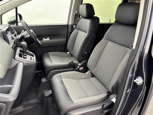 フリード ｅ：ＨＥＶクロスター　登録済未使用車　純正９型ナビ／フルセグＴＶ／ＢＴ　両側パワースライドドア　バックカメラ　レーダークルーズコントロール　ＢＳＭ　衝突軽減被害システム　レーンキープ　コーナーセンサー　シートヒーター（34枚目）