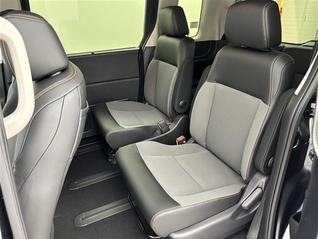 フリード ｅ：ＨＥＶクロスター　登録済未使用車　純正９型ナビ／フルセグＴＶ／ＢＴ　両側パワースライドドア　バックカメラ　レーダークルーズコントロール　ＢＳＭ　衝突軽減被害システム　レーンキープ　コーナーセンサー　シートヒーター（35枚目）