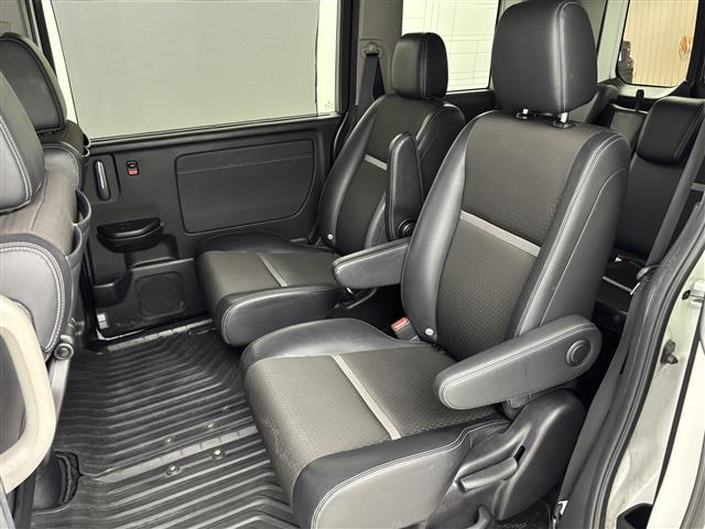 ステップワゴンスパーダ e:HEVスパーダ G・EX ホンダセンシング 後席モニター 社外10型ナビ わくわくゲート ETC2.0 レーダークルーズコントロール ホンダセンシング 衝突被害軽減ブレーキ レーンキープ 両側電動スライドドア ハーフレザーシート シートヒーター(35枚目)