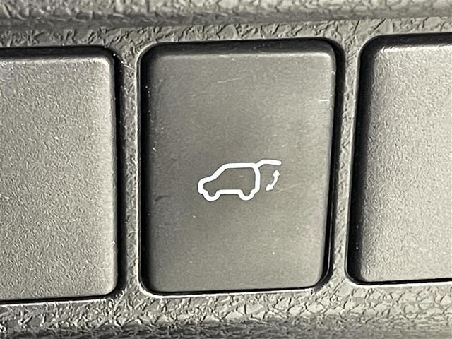 ハリアー プレミアム メタル アンド レザーパッケージ 純正ナビ/フルセグTV バックカメラ JBL ETC レーダークルコン コーナーセンサー 衝突被害軽減 レーンキープ シートベンチレーション/ヒーター シートメモリー付きパワーシート パワーバックドア(12枚目)