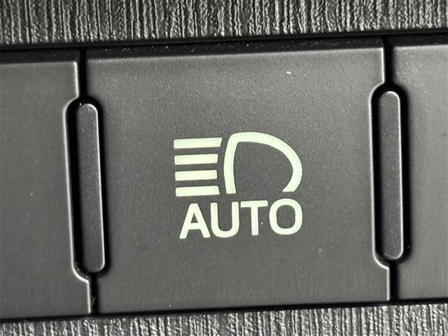 プリウスアルファ S 純正ナビ/フルセグTV バックカメラ ビルトインETC レーダークルーズコントロール レーンキープ オートマチックハイビーム プッシュスタート 電動格納式ドアミラー ステアリングリモコン LEDライト(10枚目)