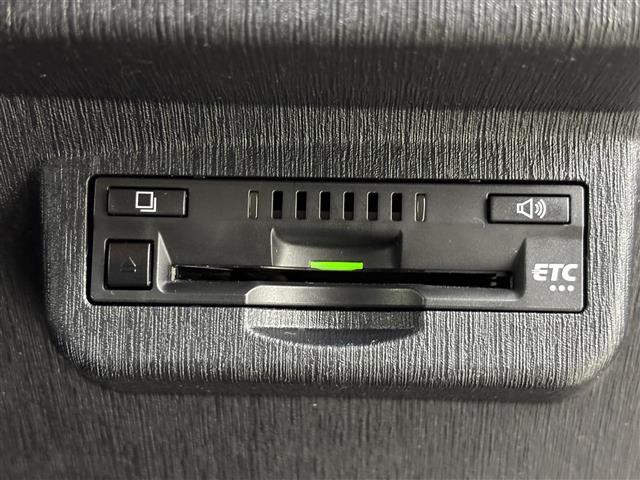 プリウスアルファ S 純正ナビ/フルセグTV バックカメラ ビルトインETC レーダークルーズコントロール レーンキープ オートマチックハイビーム プッシュスタート 電動格納式ドアミラー ステアリングリモコン LEDライト(11枚目)