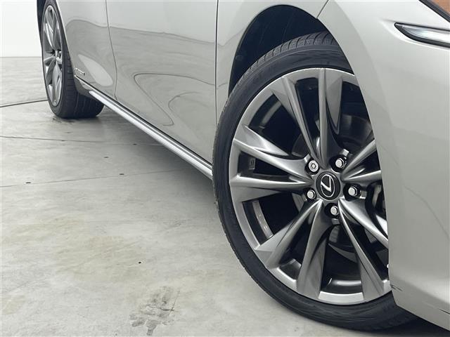 ES ES300h Fスポーツ サンルーフ 純正12.3型ナビ ワイヤレス充電 レクサスセーフティセンス 衝突軽減 レーンキープ アクセル踏み間違い防止 HUD シートベンチレーション/ヒーター ステアリングヒーター パワートランク(18枚目)