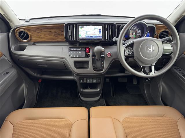 N-ONE セレクト 社外ナビ/TV/BT ETC フロントドライブレコーダー バックカメラ 横滑り防止装置 シートヒーター アイドリングストップ ハーフレザーシート ECONモード プッシュスタート ステアリングスイッチ(2枚目)