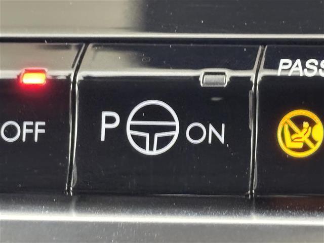 ジープ・コマンダー リミテッド 純正ナビ/フルセグTV 全方位カメラ ETC2.0 レーダークルコン コーナーセンサー 衝突軽減 レーンキープ ブラインドスポットモニター パーキングアシスト ヒルディセントコントロール 本革シート(8枚目)