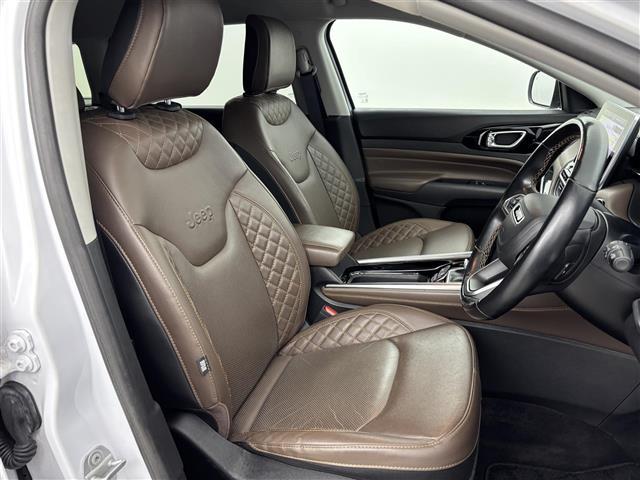 ジープ・コマンダー リミテッド 純正ナビ/フルセグTV 全方位カメラ ETC2.0 レーダークルコン コーナーセンサー 衝突軽減 レーンキープ ブラインドスポットモニター パーキングアシスト ヒルディセントコントロール 本革シート(14枚目)