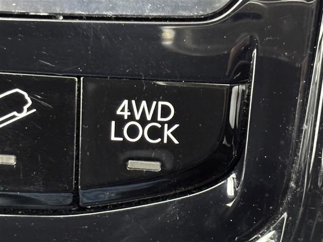 ジープ・コマンダー リミテッド 純正ナビ/フルセグTV 全方位カメラ ETC2.0 レーダークルコン コーナーセンサー 衝突軽減 レーンキープ ブラインドスポットモニター パーキングアシスト ヒルディセントコントロール 本革シート(30枚目)