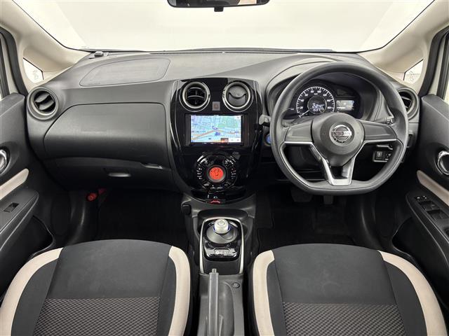 ノート ｅ－パワー　Ｘ　社外ナビ　バックカメラ　ＥＴＣ　前方ドライブレコーダー　エマージェンシーブレーキ　車線逸脱防止支援システム　横滑り防止装置　車両接近通報装置　プッシュスタート　電動格納式ドアミラー　純正フロアマット（2枚目）