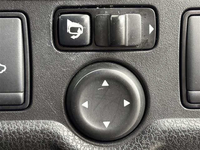 ノート ｅ－パワー　Ｘ　社外ナビ　バックカメラ　ＥＴＣ　前方ドライブレコーダー　エマージェンシーブレーキ　車線逸脱防止支援システム　横滑り防止装置　車両接近通報装置　プッシュスタート　電動格納式ドアミラー　純正フロアマット（7枚目）