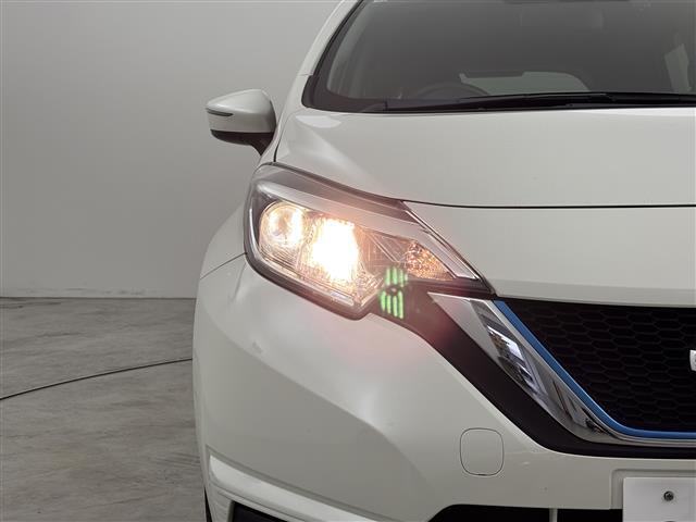 ノート ｅ－パワー　Ｘ　社外ナビ　バックカメラ　ＥＴＣ　前方ドライブレコーダー　エマージェンシーブレーキ　車線逸脱防止支援システム　横滑り防止装置　車両接近通報装置　プッシュスタート　電動格納式ドアミラー　純正フロアマット（17枚目）
