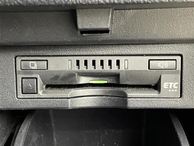 ヴェルファイア ２．５Ｚ　Ｇエディション　サンルーフ　後席モニター　純正１０型ナビ　バックカメラ　レーダークルコン　衝突軽減ブレーキ　レーンキープ　両側電動スライドドア　パワーバックドア　シートベンチレーション／ヒーター　ステアリングヒーター（12枚目）