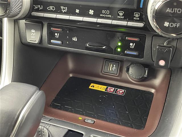 RAV4 G Zパッケージ ワンオーナー 純正10.5型DAナビ 全方位カメラ ワイヤレス充電 デジタルインナーミラー トヨタセーフティセンス アクセル踏み間違い防止 シートベンチレーション/ヒーター パワーバックドア 純正AW(12枚目)