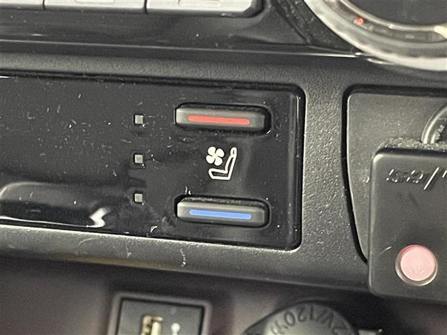 RAV4 G Zパッケージ ワンオーナー 純正10.5型DAナビ 全方位カメラ ワイヤレス充電 デジタルインナーミラー トヨタセーフティセンス アクセル踏み間違い防止 シートベンチレーション/ヒーター パワーバックドア 純正AW(31枚目)