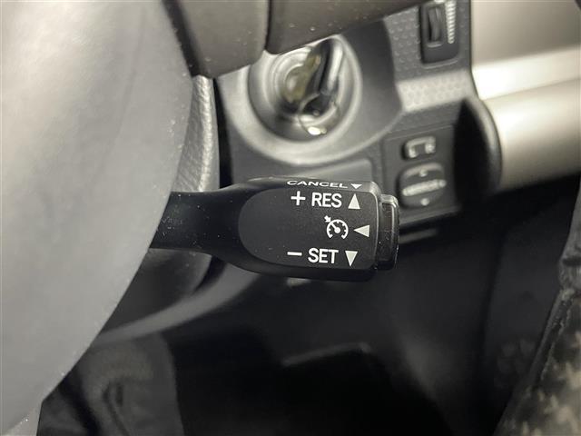 ＦＪクルーザー カラーパッケージ　アルパインナビ／フルセグＴＶ　バックカメラ　ＥＴＣ　クルーズコントロール　コーナーセンサー　リアデフロック　ウインドシールドデアイサー　横滑り防止装置　電動格納式ドアミラー　ＴＲＤアルミホイール（6枚目）