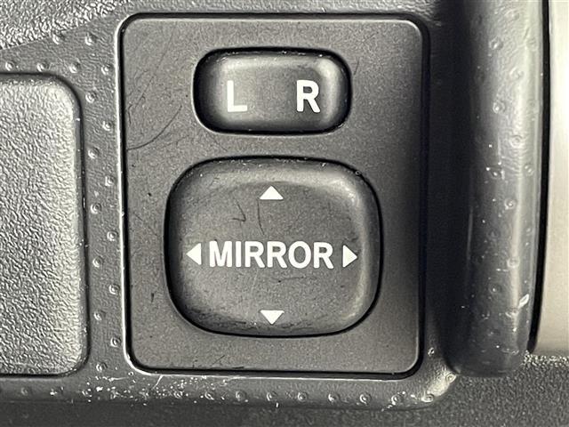 ＦＪクルーザー カラーパッケージ　アルパインナビ／フルセグＴＶ　バックカメラ　ＥＴＣ　クルーズコントロール　コーナーセンサー　リアデフロック　ウインドシールドデアイサー　横滑り防止装置　電動格納式ドアミラー　ＴＲＤアルミホイール（7枚目）