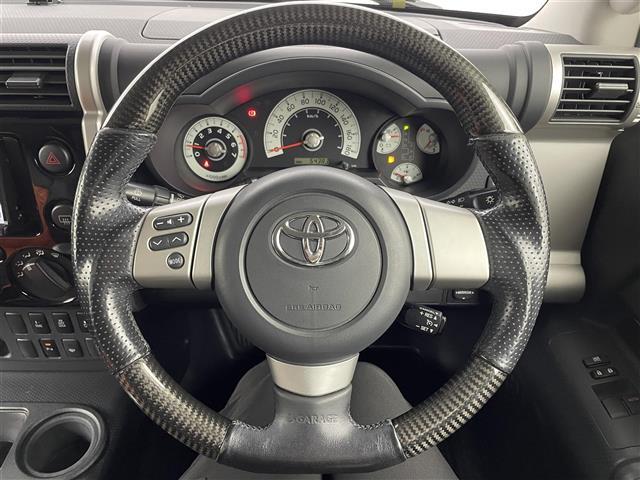 ＦＪクルーザー カラーパッケージ　アルパインナビ／フルセグＴＶ　バックカメラ　ＥＴＣ　クルーズコントロール　コーナーセンサー　リアデフロック　ウインドシールドデアイサー　横滑り防止装置　電動格納式ドアミラー　ＴＲＤアルミホイール（23枚目）