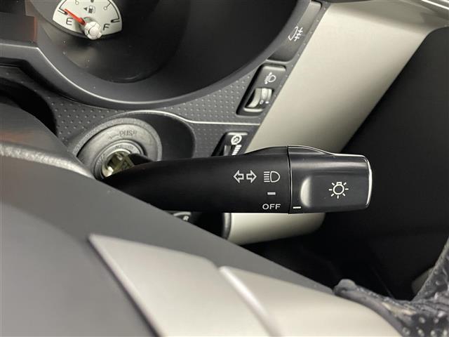 ＦＪクルーザー カラーパッケージ　アルパインナビ／フルセグＴＶ　バックカメラ　ＥＴＣ　クルーズコントロール　コーナーセンサー　リアデフロック　ウインドシールドデアイサー　横滑り防止装置　電動格納式ドアミラー　ＴＲＤアルミホイール（26枚目）