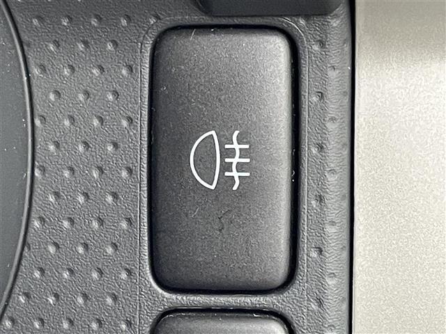 ＦＪクルーザー カラーパッケージ　アルパインナビ／フルセグＴＶ　バックカメラ　ＥＴＣ　クルーズコントロール　コーナーセンサー　リアデフロック　ウインドシールドデアイサー　横滑り防止装置　電動格納式ドアミラー　ＴＲＤアルミホイール（27枚目）